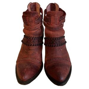 Miss Macie I Dare You Distressed Leather Booties Sz-7